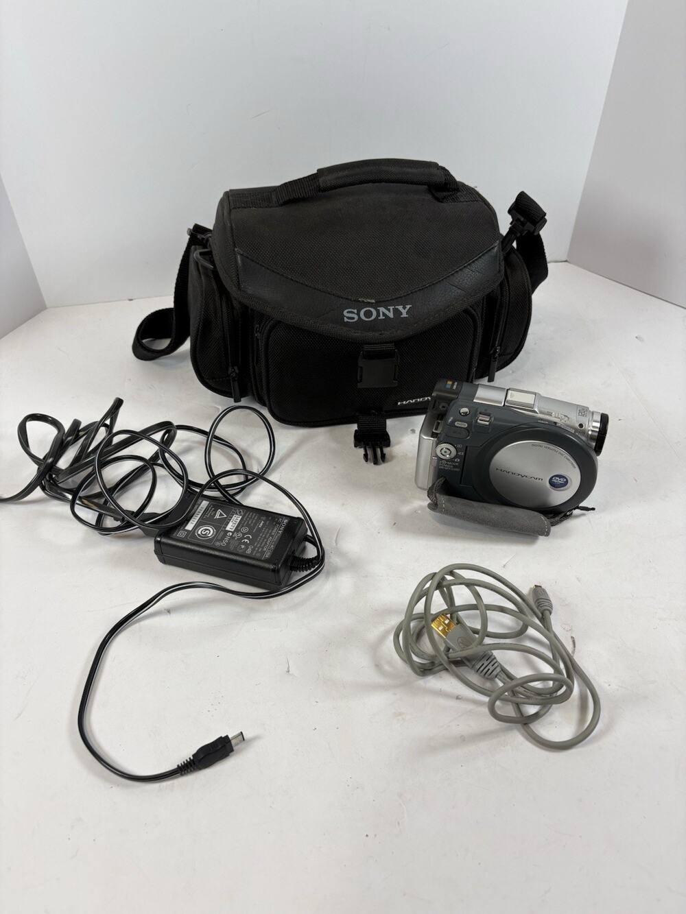 Sony DCR-DVD201 Handycam DVD Camcorder Tested Powers On Bag Charger Bundle